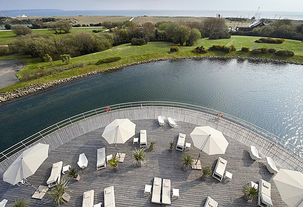 Ammaré à la terre, le Miramar domine la mer jusqu'à la presqu?île de Rhuys