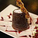 Moelleux au chocolat sauce merlot aux éclats de cacao