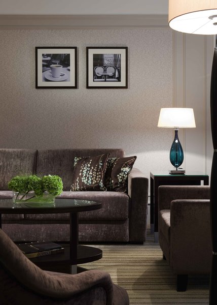 Tonalités douces dans les suites et lampes en verre de Murano