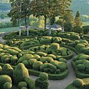 Les allées de buis dominent la Dordogne