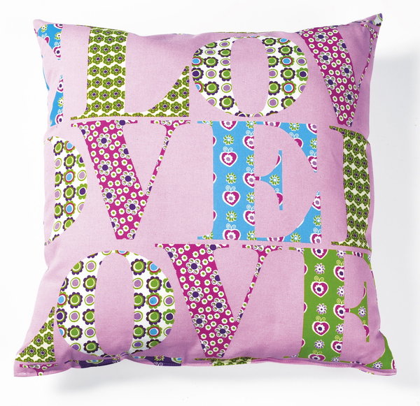 Le liberty revisité. Coussin 50 x 50 cm. Housse et intérieur 100% polyester. 12,99 €. Love. Casa.