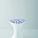 Passez à l’heure anglaise avec le tabouret Tam Tam orné de l’Union Jack, un modèle crée en exclusivité pour les 3 Suisses. 29,99 €. Union Jack. 3 Suisses.