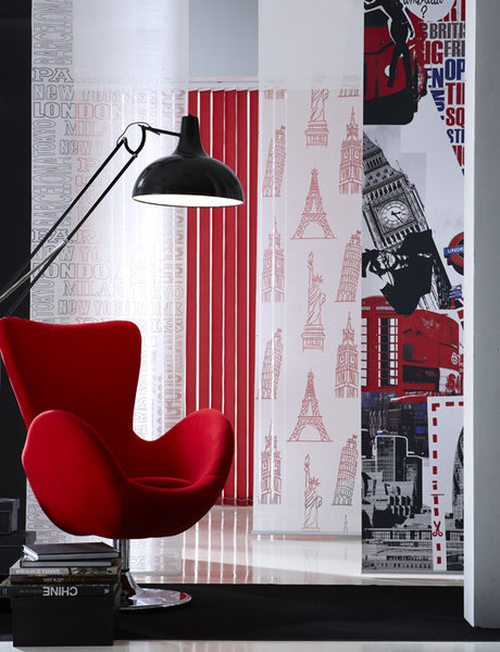 Les panneaux japonais 100% polyester se fixent sur le chariot intégré au rail, grâce à une bande Velcro, puis se recoupent par le bas à la longueur souhaitée. 45 x 260 cm. A partir de 44,90 €. Panneaux japonais London. Madéco.