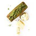 Vert intense pour le cake matcha au citron équilibré par la douceur de la glace au chocolat blanc