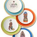 Femmes rivalisant de beauté sur les assiettes Cérémonie