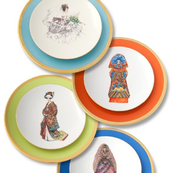 Femmes rivalisant de beauté sur les assiettes Cérémonie