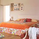 Belle chambre aux tons chauds et acidulés vous offrira un confort optimal