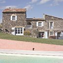 Succombez au charme de cette demeure en pierre à l’orée d’un hameau en pleine nature