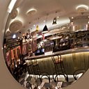 Miroir de sorcière reflétant la salle Miroir de sorcière reflétant la salle