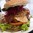 Savoureux cheeseburger réalisé avec des produits frais Savoureux cheeseburger réalisé avec des produits frais