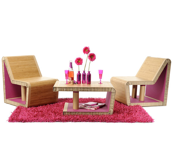 Mobilier en carton à l'heure du thé