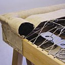 L’authentique sommier tapissier est entièrement réalisé à la main