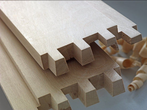 Techniques traditionnelles respectées dans l’assemblage du cadre