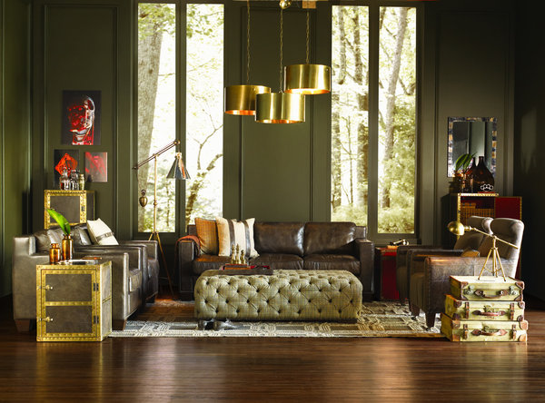 Bois, cuir patiné, laiton et coloris sombres pour une ambiance très masculine