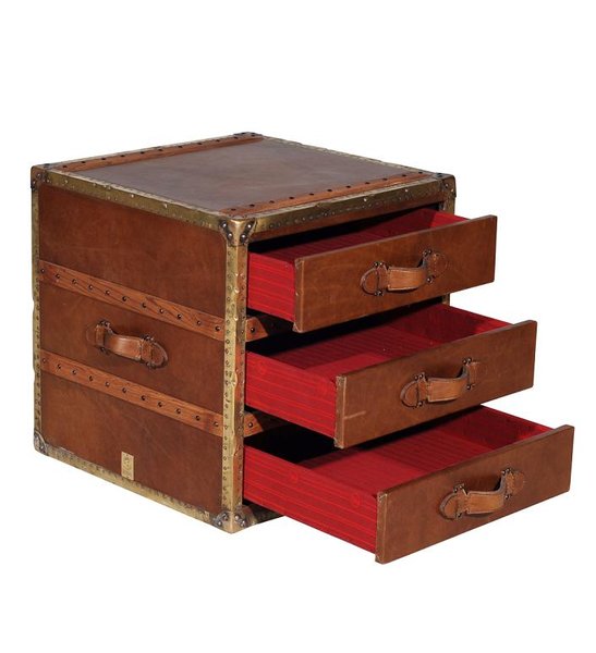 La Irish Coffee est une table d'appoint à l'allure de malle de voyage, esthétique et fonctionnelle