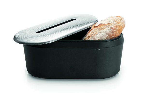 Pour du pain toujours frais, une boîte de conservation spacieuse avec orifices d'aération. Boîte à pain. Vipp.