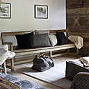 Lieu de transhumances, la montagne a partie liée avec le voyage, que l’on retrouve dans les bagages d’Arpin