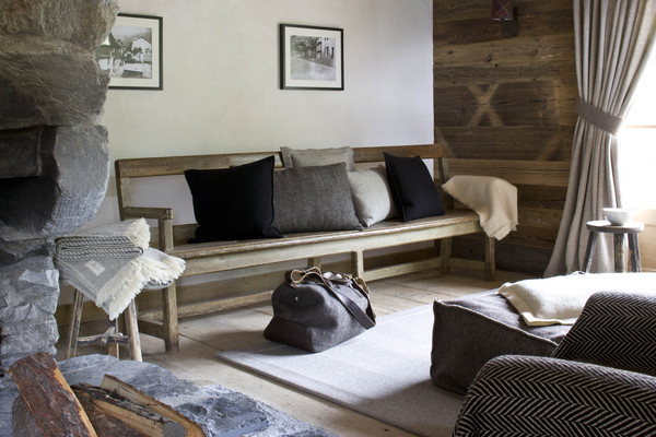 Lieu de transhumances, la montagne a partie liée avec le voyage, que l’on retrouve dans les bagages d’Arpin