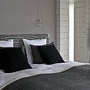 A partir de toisons brutes de moutons, Arpin confectionne des articles sur mesure