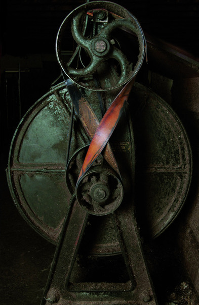 Les machines séculaires de la fabrique sont classées au patrimoine national (ici, batteur)