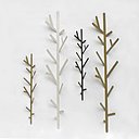 Ce porte-manteaux en métal, coloris blanc, kaki ou olive, existe en deux dimensions. H 63 ou 105 cm. A partir de 60 €. Patère Twig. The Collection.