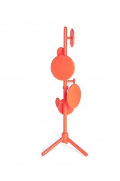 Porte-manteaux fluo. Deisgn Tom Dixon. 635 €. Home autour du Monde.