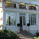 Façade de maison ouvragée en ferronnerie