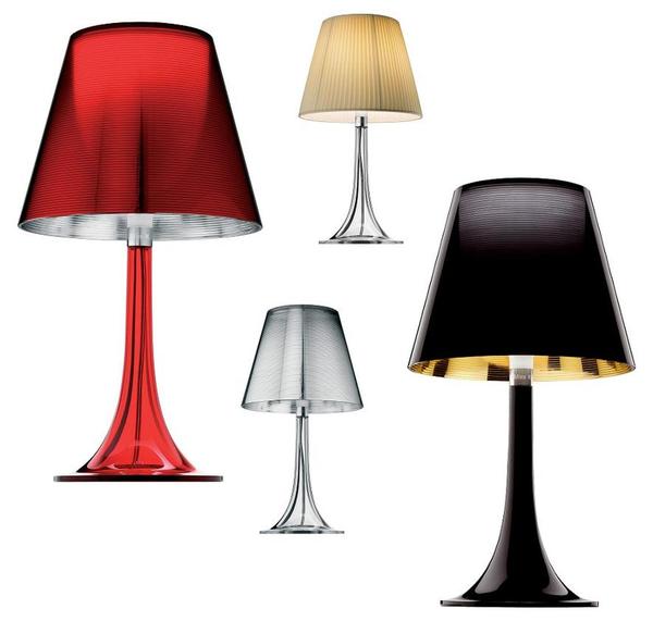 Lampe de table à lumière diffuse, la  Miss K de Flos, dessinée par Philippe Starck ( 2003/2004)
Hauteur 43,2cm