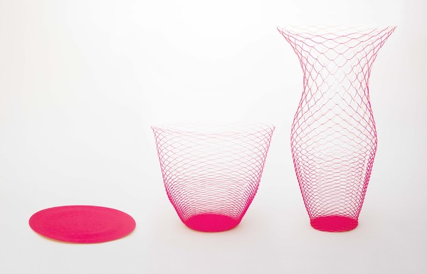 Air vase: un disque de papier pré-découpé au laser et conçu par un architecte japonais.