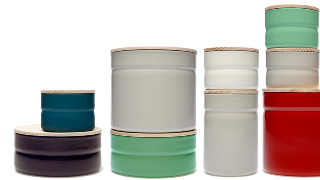 En métal émaillé, la gamme de boîtes hermétique Kitchen Management est un classique revisité. En métal émaillé, la gamme de boîtes hermétique Kitchen Management est un classique revisité.