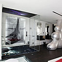 Détail de la chambre donnant sur la salle de bains