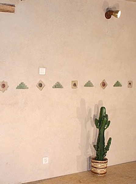 Ce mur intérieur regroupe les deux techniques de façon très simple, afin de s'y accoutumer.