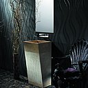 Un lave-mains chic. Une vasque en marbre beige. 40 x 40 x H 90 cm. Totem rectangle. Collin Arredo chez Cédéo.