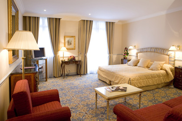 Le Claridge propose des studios et 2 pièces type appart-hôtel de luxe sur les Champs Elysées !