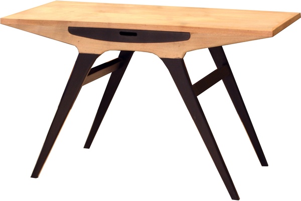 Lignes aériennes et futuristes pour ce bureau de bois digne des années 50. Robin du Lac.