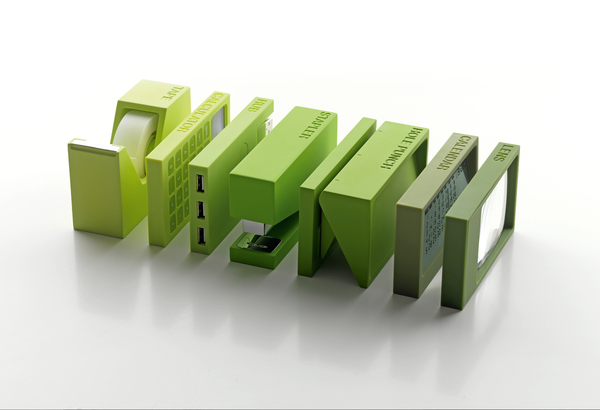 « Buro Collection » présente 7 accessoires de bureau. Séparés ou réunis, ils existent aussi en blanc, gris, azur et fuchsia. La gamme complète est à 121 euros.