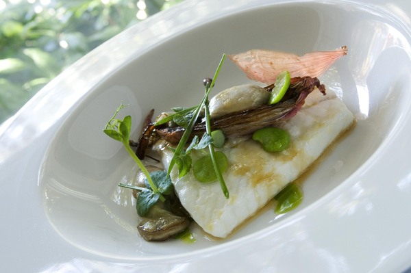 Belle association du turbot et des huîtres Gillardeau, relevé de sauce soja pour des réminiscences asiatiques