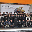 Les vignerons de Saint-Mont investissent le métro Bastille, bérets vissés sur les têtes