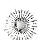 Franck Sorbier, « Songe d’une sorcière ». Un miroir au centre auréolé par une cascade de couverts à poisson.