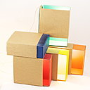 Boîtes à lumières, Adonde, 35€.  Cette lampe fonctionne sur le principe de la boîte à allumette. On peut l’ouvrir ou la fermer pour moduler la lumière.