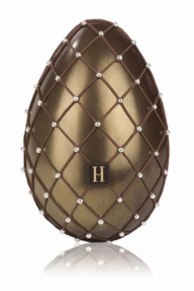Ultra chic, perlé et poudré d'or, un œuf de conte de fée chez Hédiard
