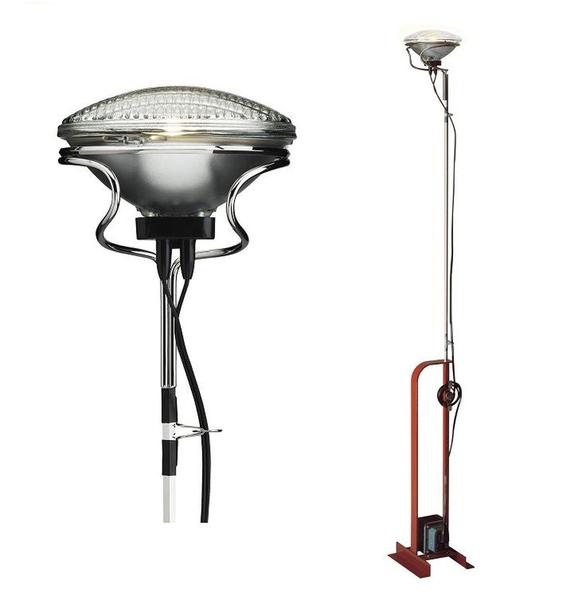 Le Toio de Flos, le lampadaire favori d'Alain Lardet pour son audace et sa modernité: imaginé à partir d’une cane à pêche avec son phare perché au bout