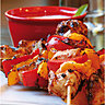 Brochettes de poulet et poivrons colorés