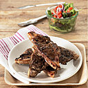 Faciles à manger avec les doigts, les côtelettes ravissent les enfants.