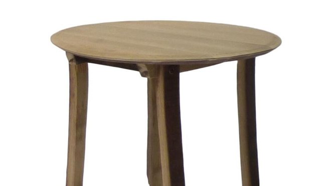 Table basse, 200 €. Le designer Bernard  Vuarnesson s’est aussi engagé à limiter au maximum les transports des matériaux.