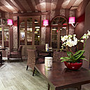 Un coin bar avec de profonds fauteuils vous attend pour prendre un verre