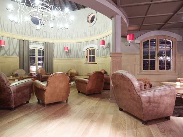 L' espace lounge invite à la discussion. Ici tout est spacieux !