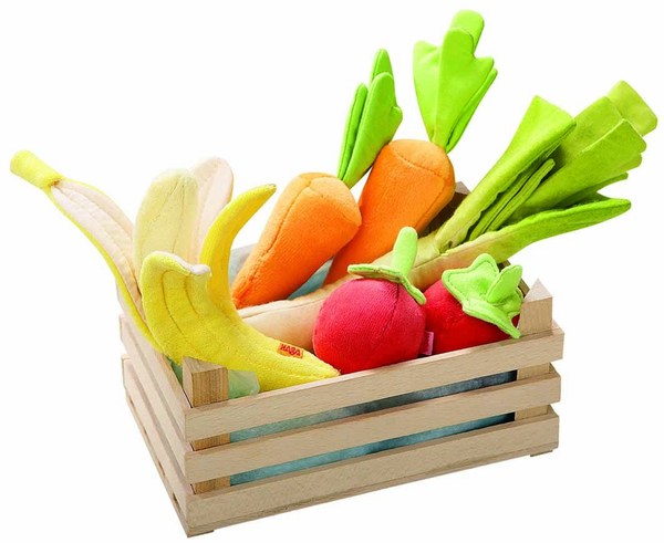 Voici une cagette de fruits et légumes en tissu complète pour concocter de bons petits plats pour ses amis et ses doudous. Oxybul Eveils et Jeux, 23,90 €.