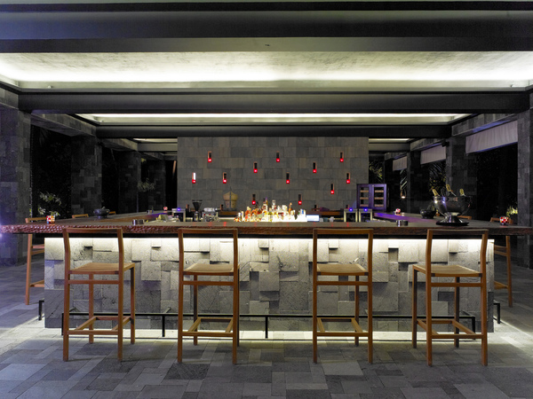 Un petit verre au bar ?