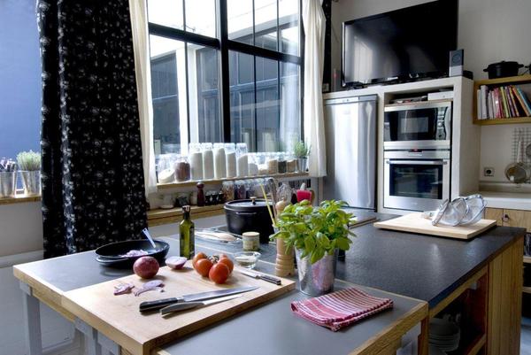 Cuisson basse température, initiation à la photographie culinaire, découverte du mycryo (beurre de cacao révolutionnaire)... voici les thématiques des futurs cours dans ce lieu intimiste